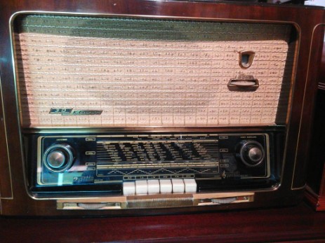 Grundig-3045W-3D Klang-Vorderansicht